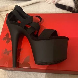 Pleaser Adores 769 size 10 nwt!